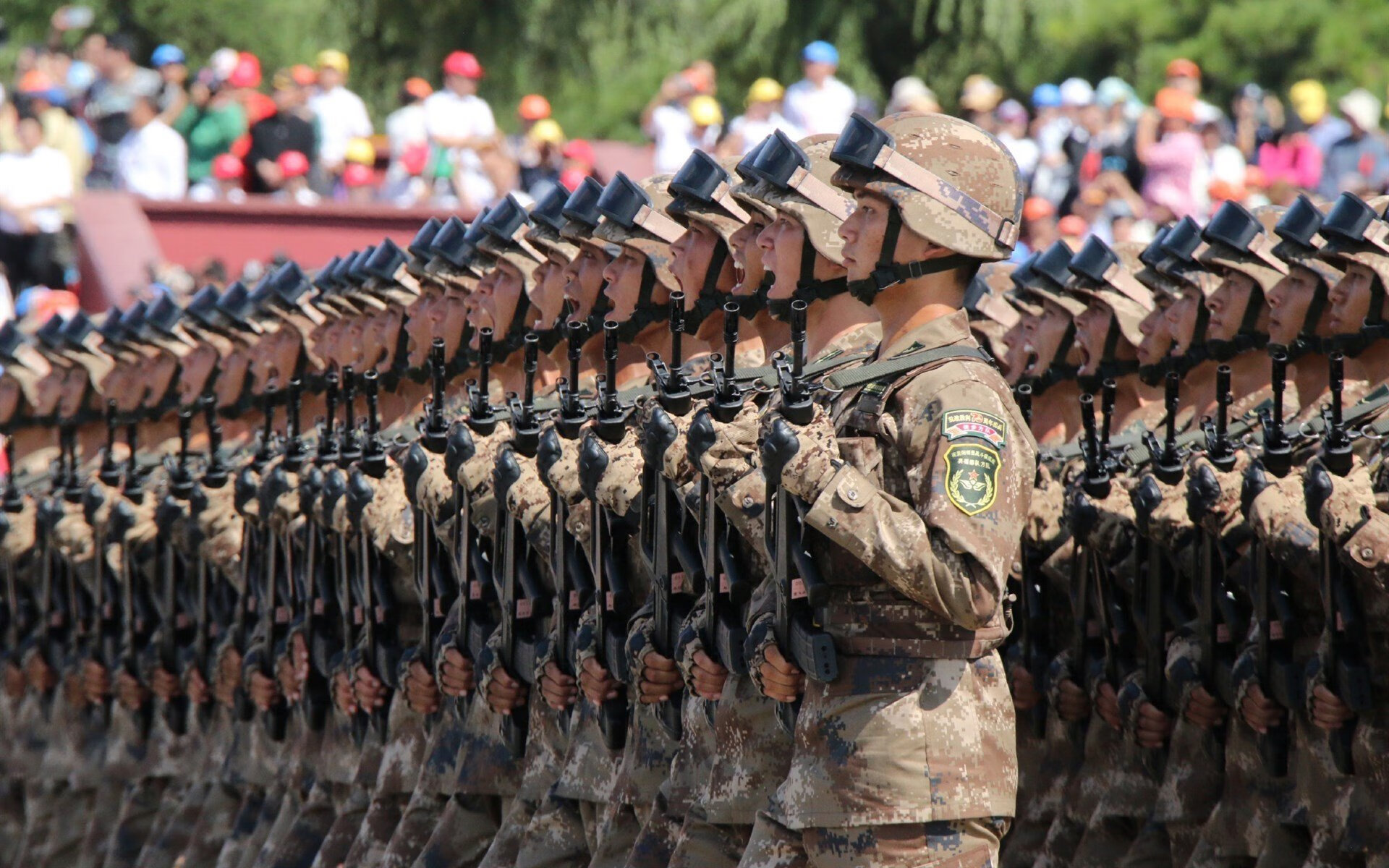 中超赛季中段形势明朗，争冠保级双线紧张，中超赛季结束时间