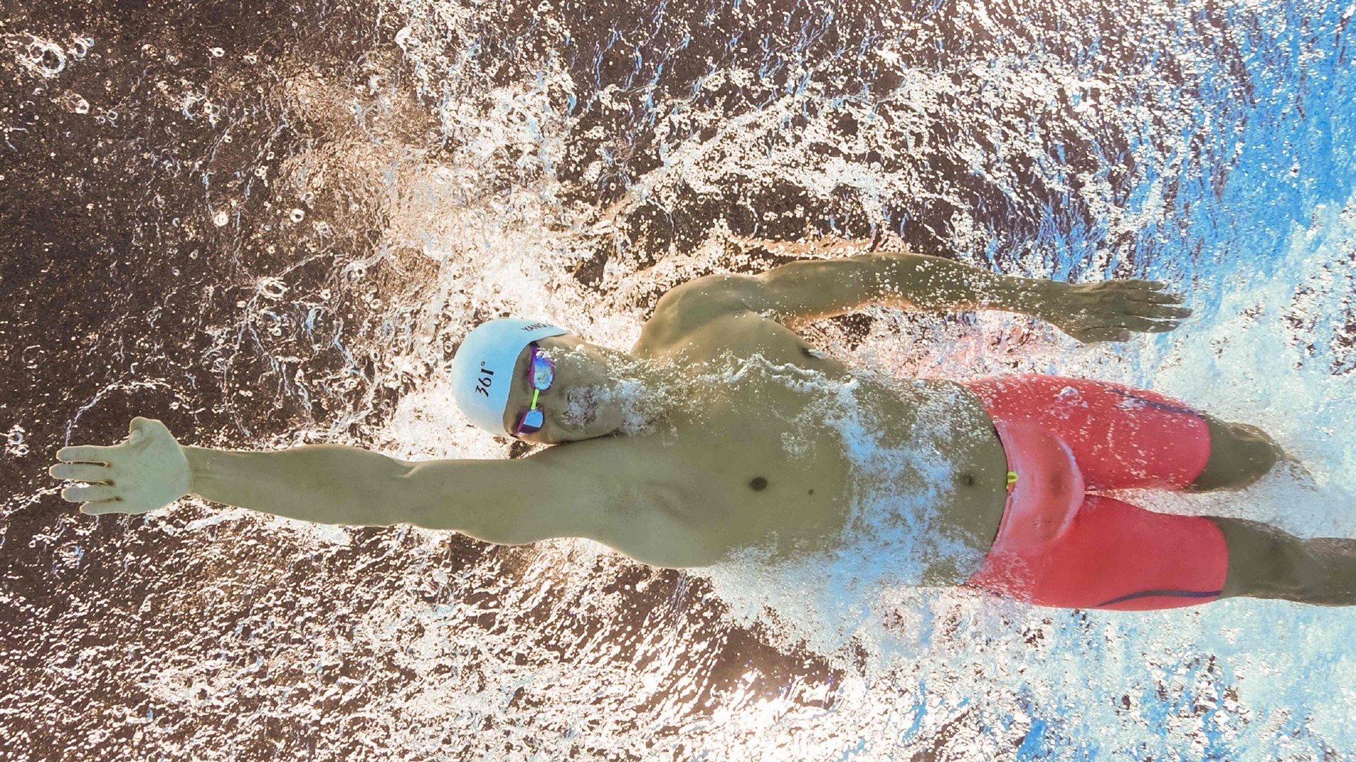 比赛中球队人才济济，各自展现出色实力，球赛球员