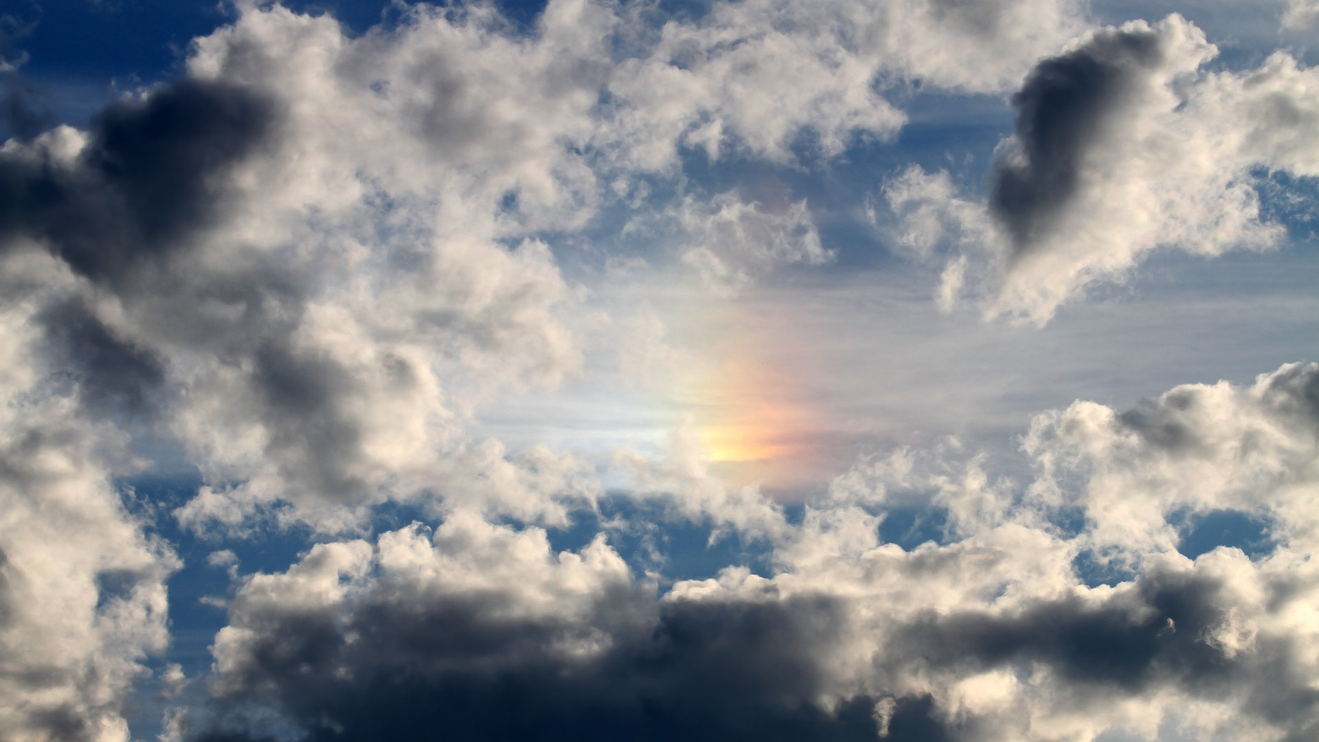 kaiyun体育综合-国际米兰防线稳定化解对方冲击，国际米兰战术