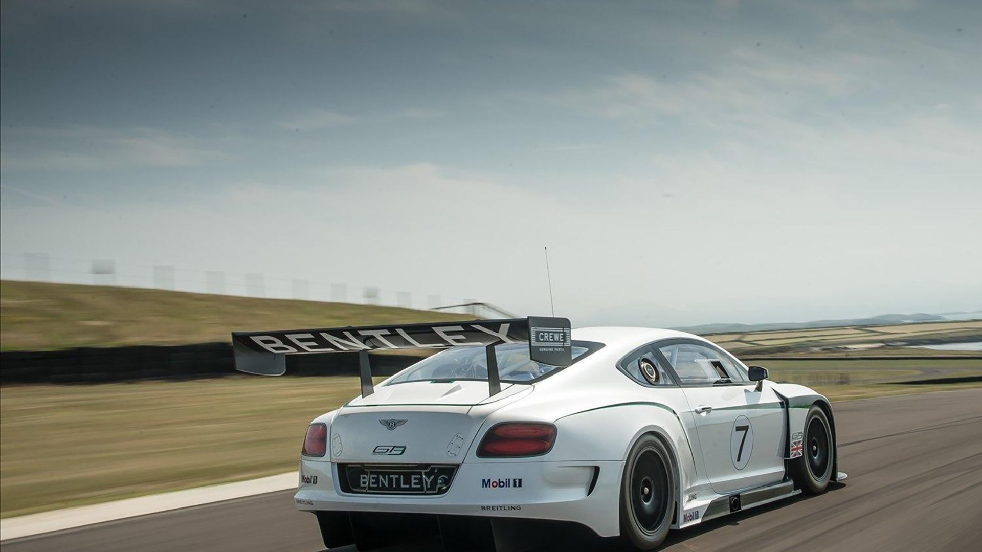 kaiyun体育综合-职业球员拍摄纪录片展现训练背后故事传递正能量，球队摄影