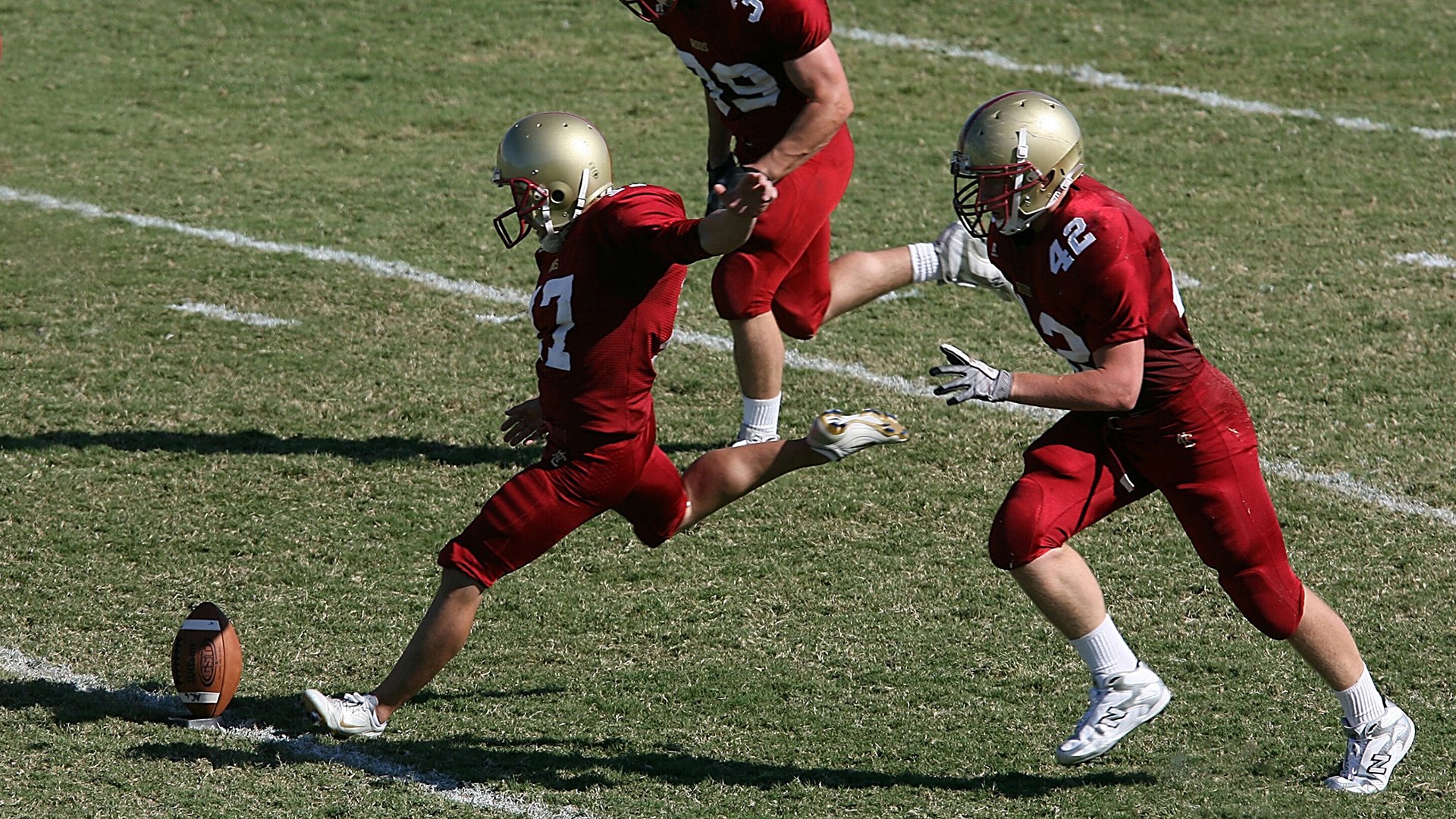 英超青训营虚拟现实技术强化战术认知训练，英超青训球员定义